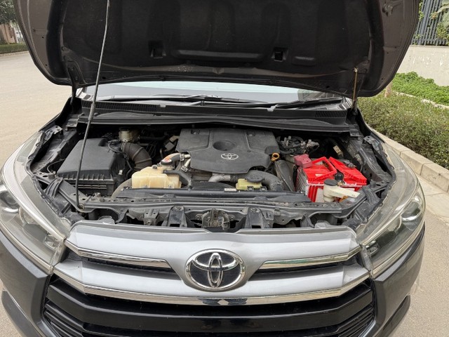 Second-hand 2017 Toyota Innova Crysta 2.4 G MT BSIV for sale in Lucknow-3