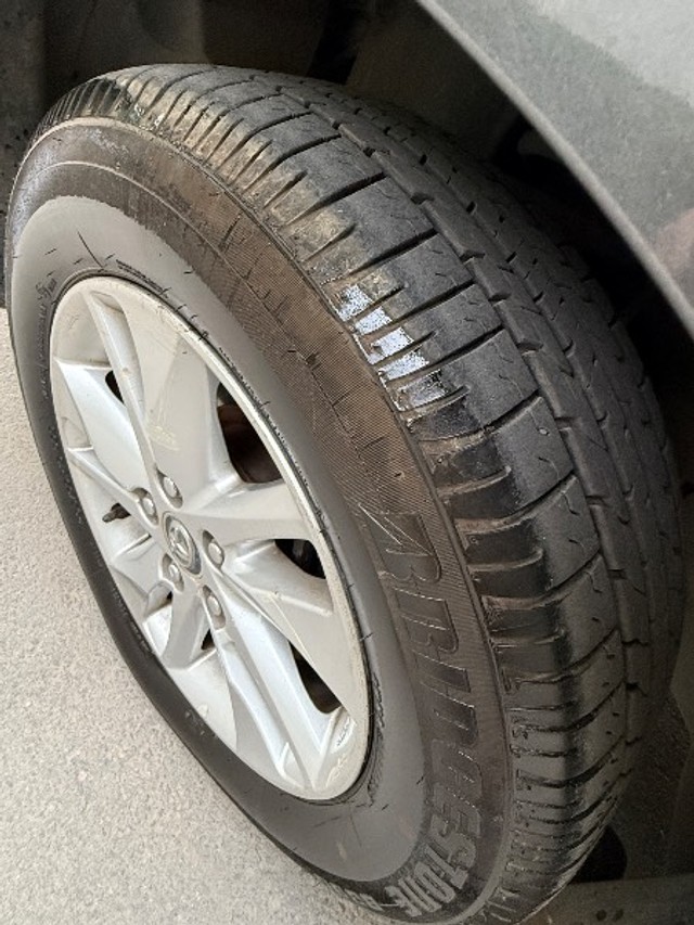 Second-hand 2017 Toyota Innova Crysta 2.4 G MT BSIV for sale in Lucknow-5