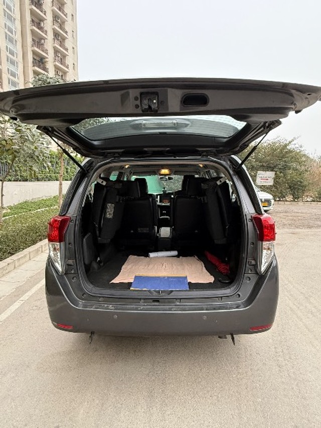 Second-hand 2017 Toyota Innova Crysta 2.4 G MT BSIV for sale in Lucknow-12