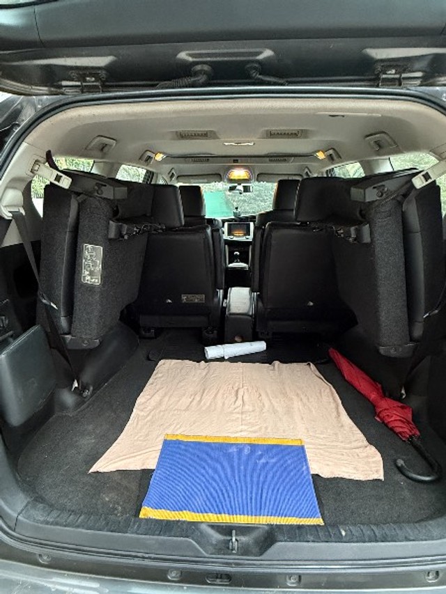 Second-hand 2017 Toyota Innova Crysta 2.4 G MT BSIV for sale in Lucknow-11