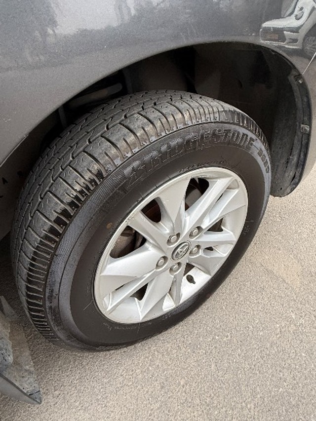 Second-hand 2017 Toyota Innova Crysta 2.4 G MT BSIV for sale in Lucknow-8