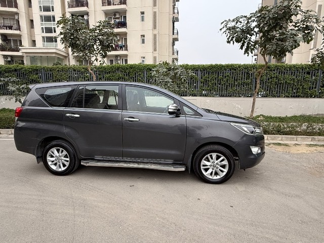Second-hand 2017 Toyota Innova Crysta 2.4 G MT BSIV for sale in Lucknow-1