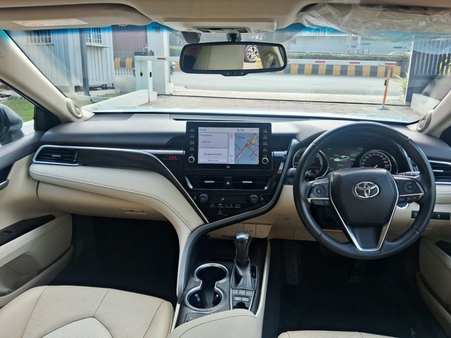 Second-hand 2024 Toyota Camry 2.5 Hybrid for sale in Kengeri-4