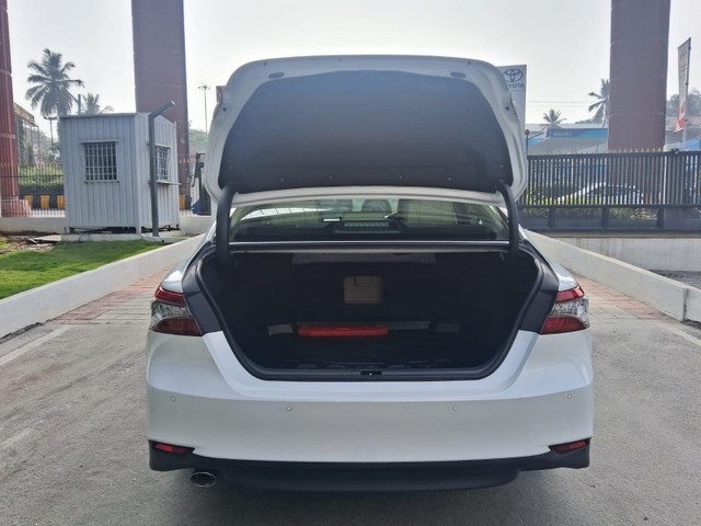 Second-hand 2024 Toyota Camry 2.5 Hybrid for sale in Kengeri-8