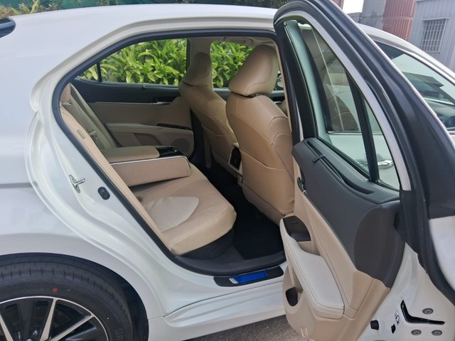 Second-hand 2024 Toyota Camry 2.5 Hybrid for sale in Kengeri-7