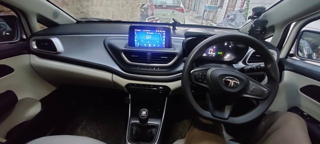 Second-hand 2024 Tata Altroz XZ CNG for sale in New Delhi-3