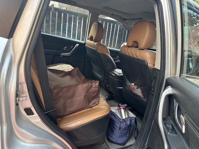 Second-hand 2019 Mahindra XUV500 W11 AT BSIV for sale in Vadodara-2