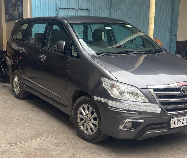 Second-hand 2014 Toyota Innova 2.5 G (Diesel) 7 Seater BS IV for sale in Etah-2