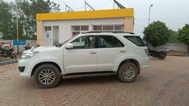Second-hand 2013 Toyota Fortuner 4x4 MT for sale in Rewa-3