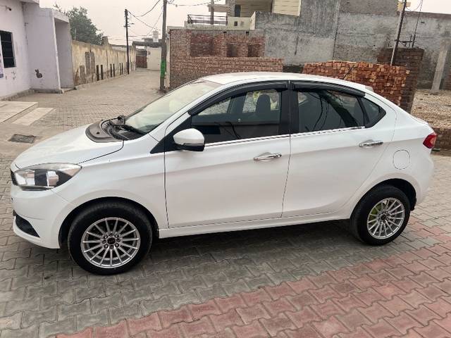 https://images10.gaadi.com/usedgaadi-sellcar/UsedCar/a6a148a4-d08e-4138-a161-bdcbbd6f6944/c580e06d-0980-46bc-a63c-941cd8db48eb.jpg?imwidth=6400