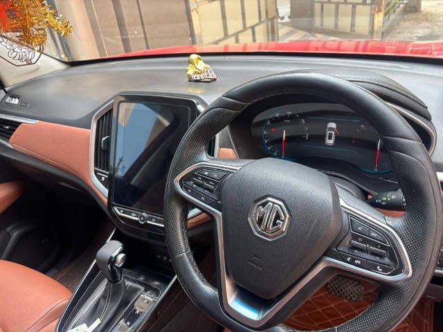 Second-hand 2020 MG Hector Plus Sharp DCT for sale in Secunderabad-4