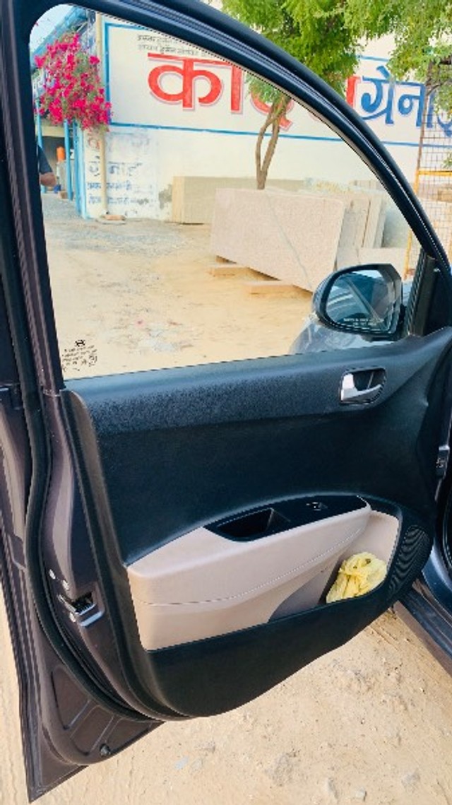 Second-hand 2016 Hyundai Grand i10 Sportz for sale in Churu-9