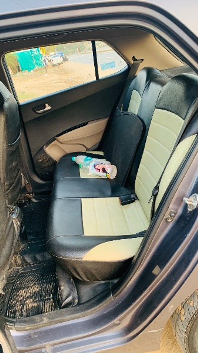 Second-hand 2016 Hyundai Grand i10 Sportz for sale in Churu-10