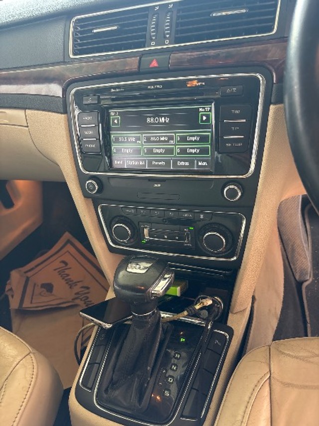 Second-hand 2012 Skoda Superb Elegance 2.0 TDI MT for sale in Mangalagiri-3