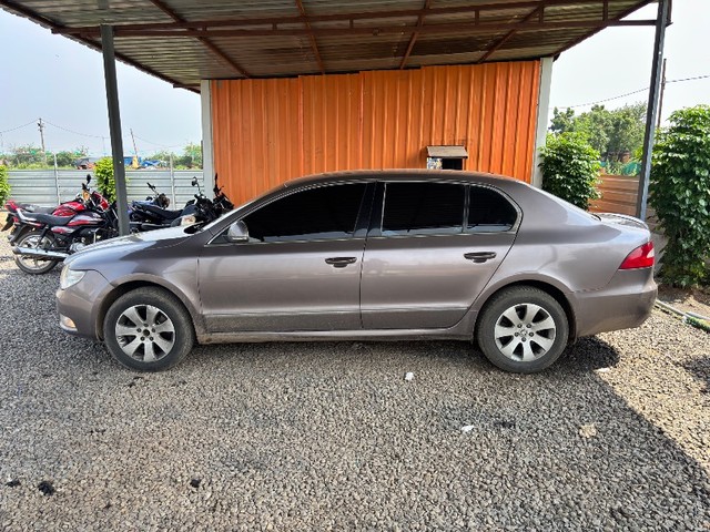 Second-hand 2012 Skoda Superb Elegance 2.0 TDI MT for sale in Mangalagiri-2