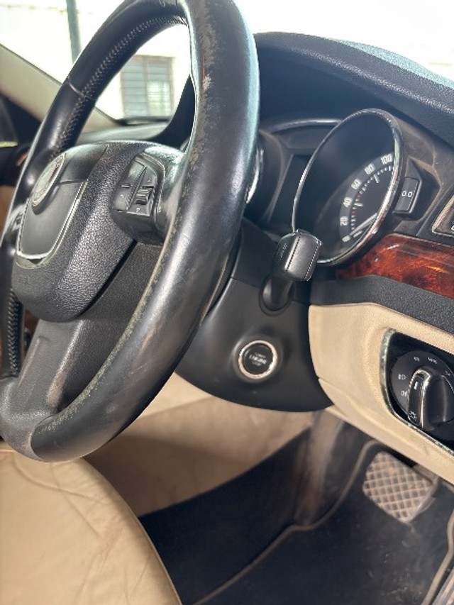 Second-hand 2012 Skoda Superb Elegance 2.0 TDI MT for sale in Mangalagiri-4