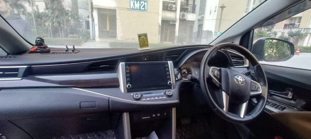 Second-hand 2022 Toyota Innova Crysta 2.7 ZX 7 STR AT for sale in Noida-2