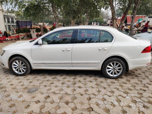 Second-hand 2015 Skoda Superb Elegance 1.8 TSI MT for sale in New Delhi-0