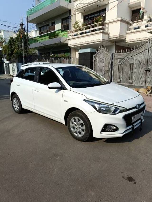 https://images10.gaadi.com/usedgaadi-sellcar/UsedCar/a6b55a7c-190e-47c0-9cd5-d63863722d1d/69c803ef-029f-4122-9c38-5e820e1cc56b.jpg?imwidth=6400