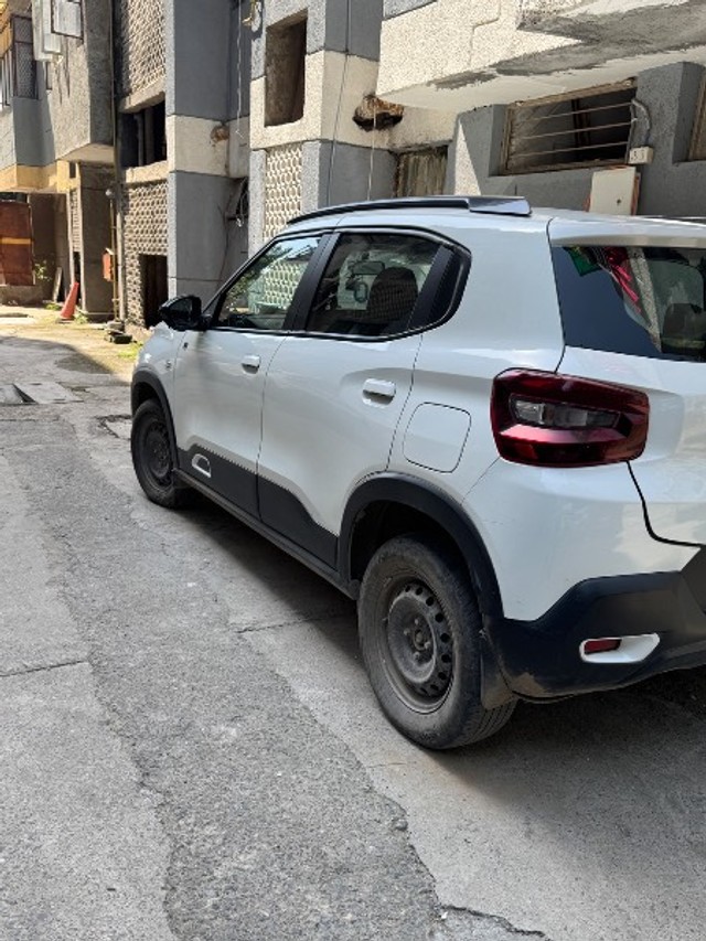 Second-hand 2023 Citroen eC3 Feel for sale in New Delhi-3