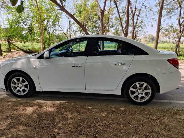 Second-hand 2013 Chevrolet Cruze LTZ for sale in Chandigarh-2