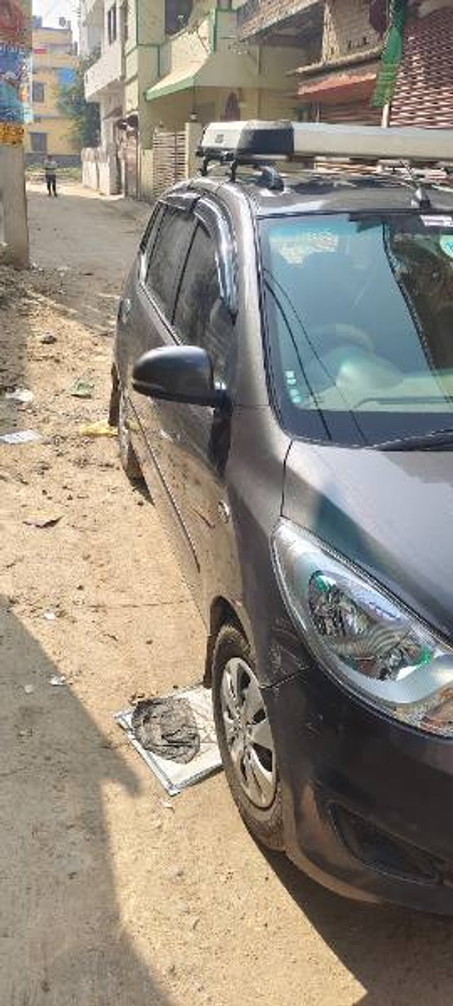 Second-hand 2012 Hyundai i10 Sportz 1.1L for sale in Danapur-3