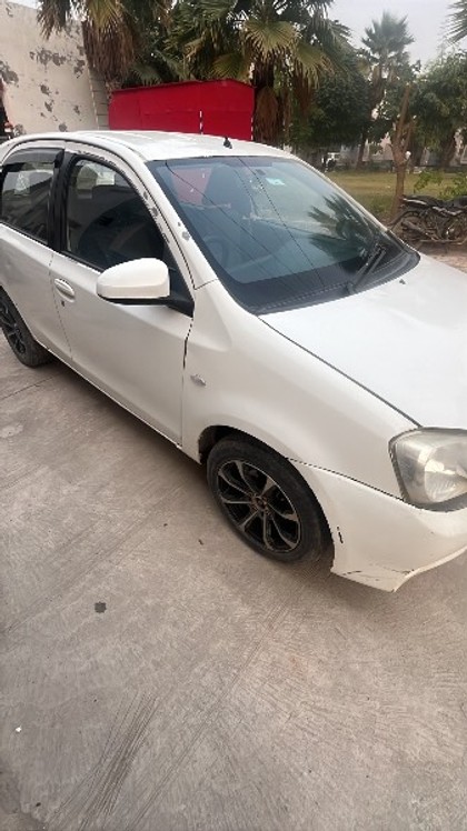 Second-hand 2013 Toyota Etios Liva GD for sale in Hanumangarh