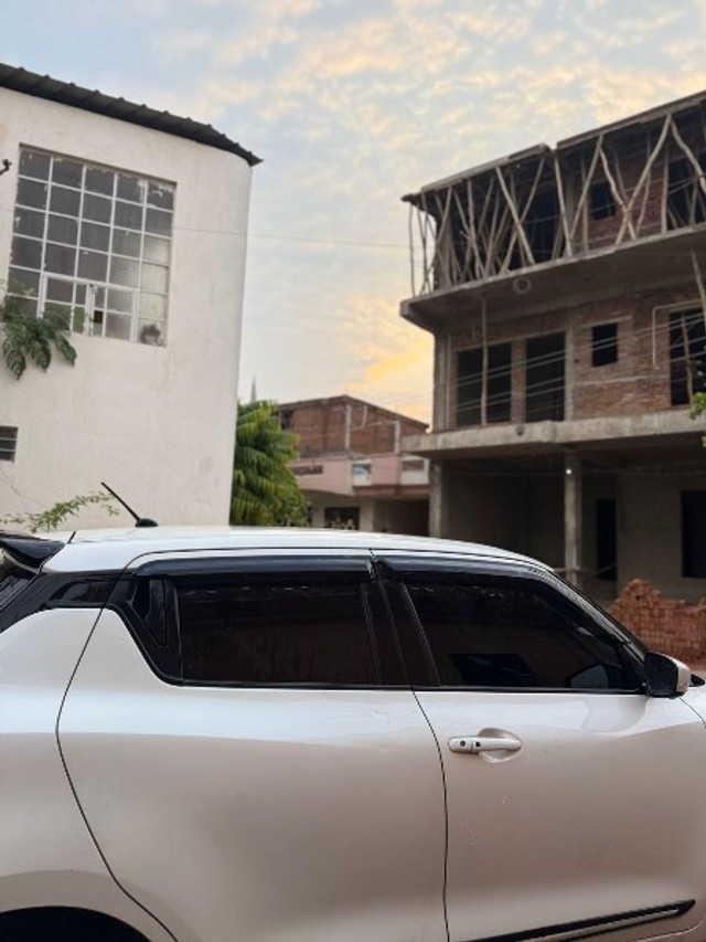 Second-hand 2023 Maruti Suzuki Swift ZXI for sale in Farukh Nagar-5