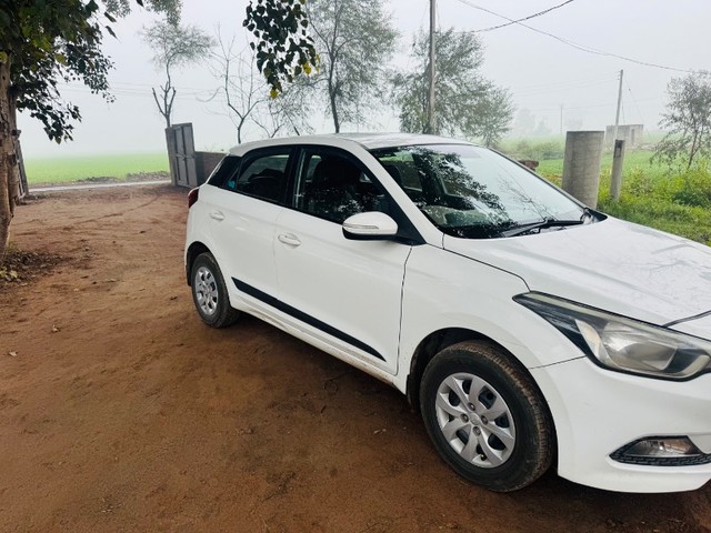 Second-hand 2016 Hyundai i20 Sportz 1.4 CRDi for sale in Jalalabad-2