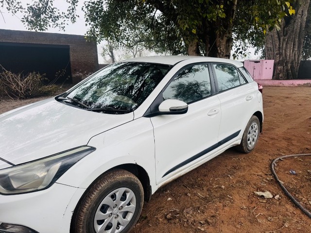 Second-hand 2016 Hyundai i20 Sportz 1.4 CRDi for sale in Jalalabad-3