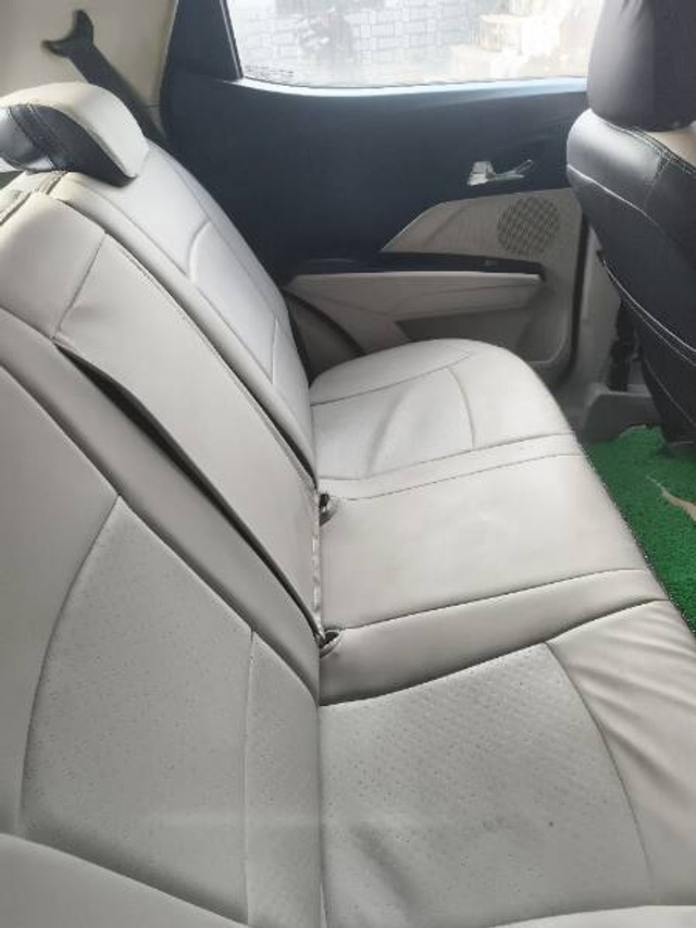 Second-hand 2023 Mahindra XUV300 W8 Diesel Sunroof BSVI for sale in Chitrakoot-1