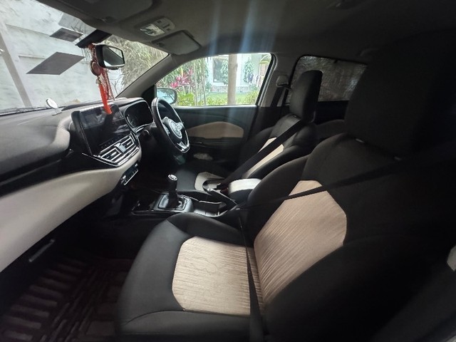 Second-hand 2022 Toyota Glanza V for sale in New Delhi-3