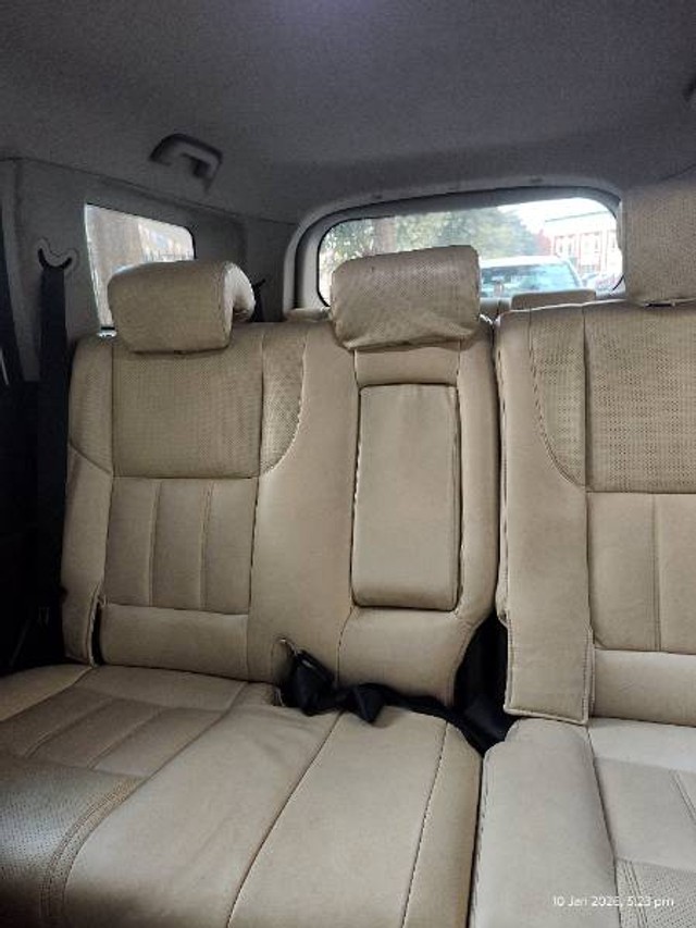 Second-hand 2018 Mahindra XUV500 W5 BSIV for sale in Noida-10