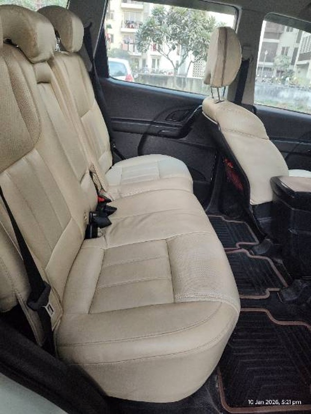 Second-hand 2018 Mahindra XUV500 W5 BSIV for sale in Noida-14