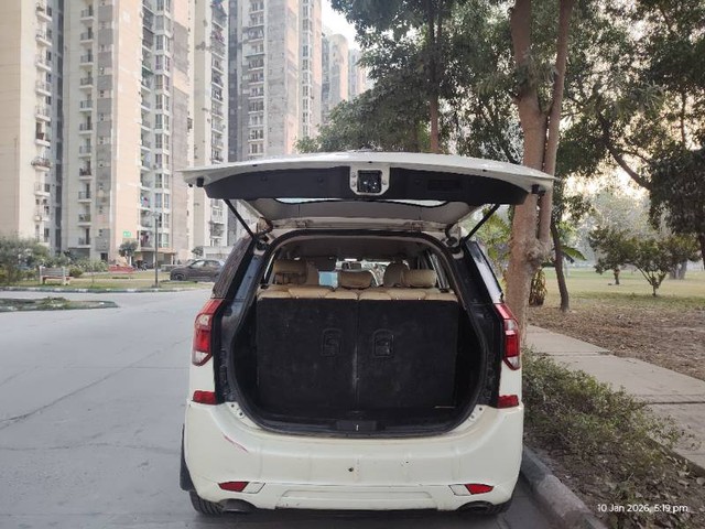 Second-hand 2018 Mahindra XUV500 W5 BSIV for sale in Noida-9