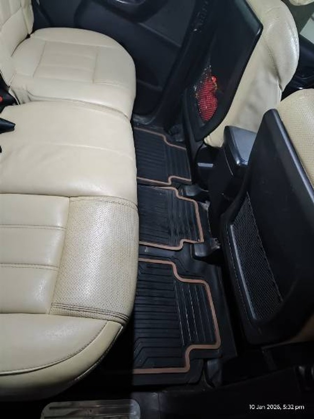 Second-hand 2018 Mahindra XUV500 W5 BSIV for sale in Noida-4