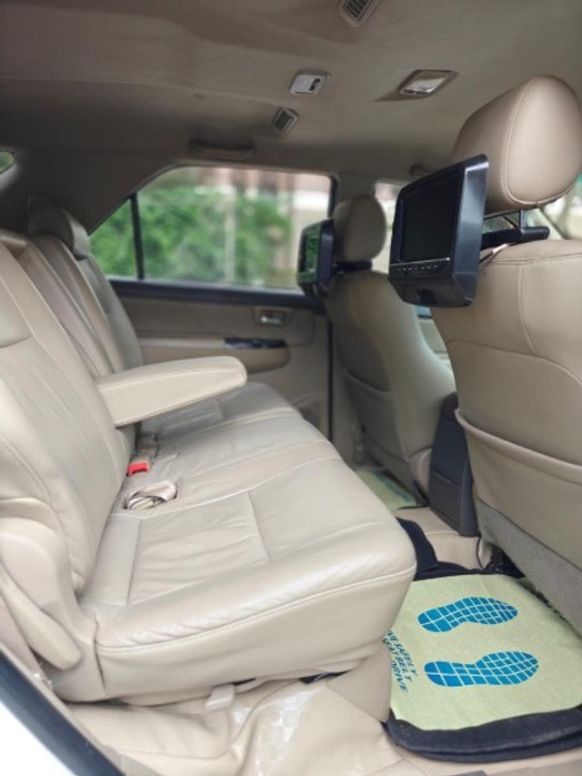 Second-hand 2012 Toyota Fortuner 4x2 4 Speed AT for sale in Mumbai-5