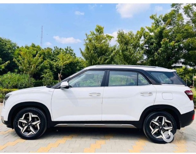 Second-hand 2023 Hyundai Alcazar Prestige 7-Seater Diesel for sale in Ahmedabad-2