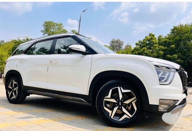 Second-hand 2023 Hyundai Alcazar Prestige 7-Seater Diesel for sale in Ahmedabad-4