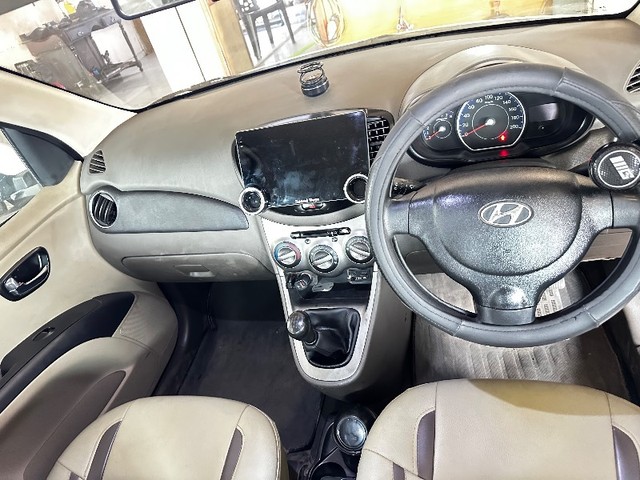 Second-hand 2011 Hyundai i10 Sportz for sale in Navsari-2