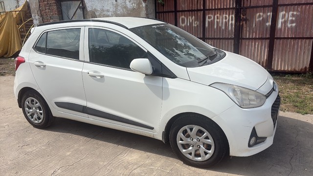 Second-hand 2017 Hyundai Grand i10 Sportz for sale in Morbi-3