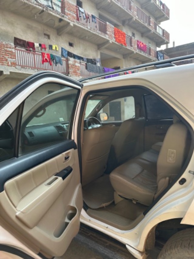 Toyota Fortuner 4x2 Manual Second-hand 2015 Toyota Fortuner 4x2 Manual for sale in Greater Noida-2