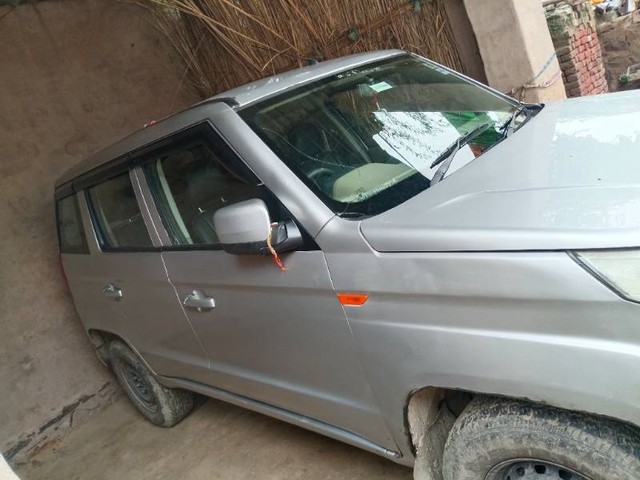 Mahindra TUV 300 T4 Second-hand 2017 Mahindra TUV 300 T4 for sale in Bharatpur-4