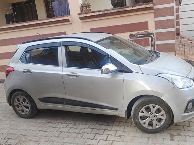 Second-hand 2015 Hyundai Grand i10 CRDi Sportz for sale in Panchkula-1