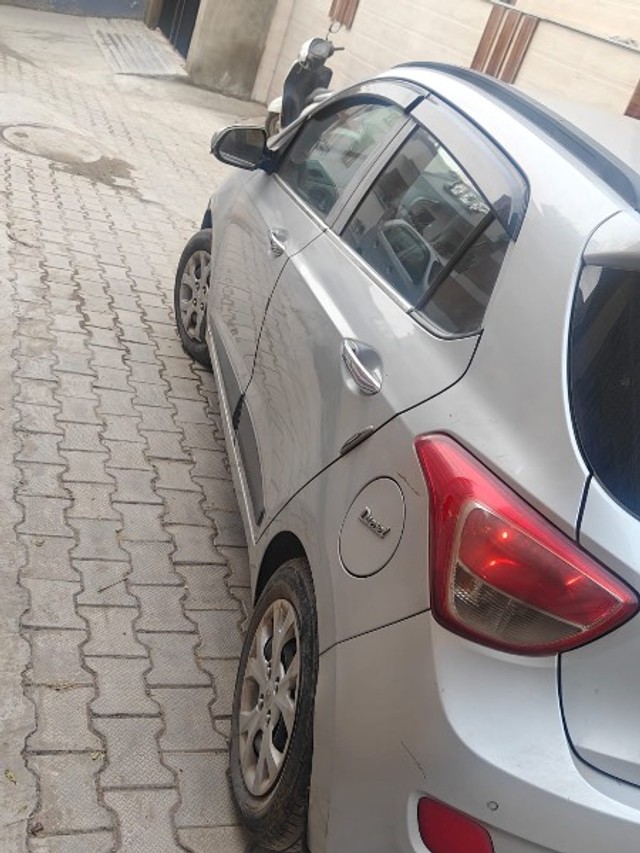 Second-hand 2015 Hyundai Grand i10 CRDi Sportz for sale in Panchkula-8