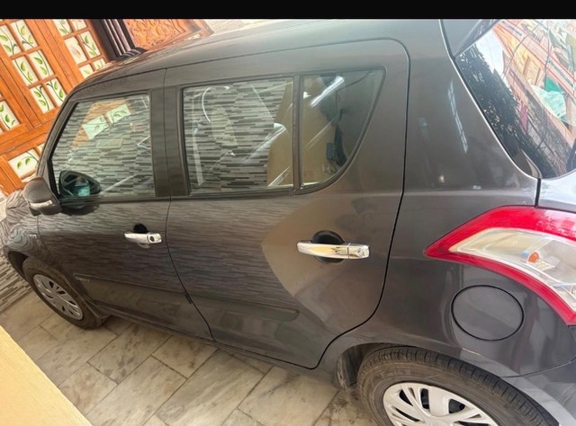Second-hand 2017 Maruti Swift VXI Optional for sale in Medak District-2