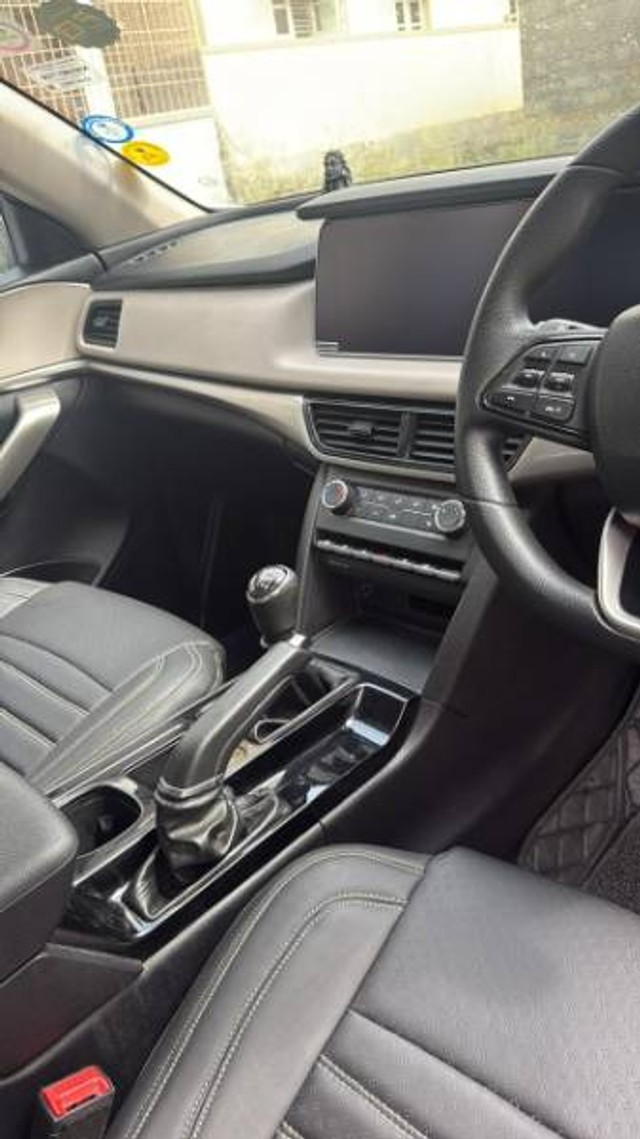 Second-hand 2023 Mahindra XUV700 AX3 BSVI for sale in Bangalore-5