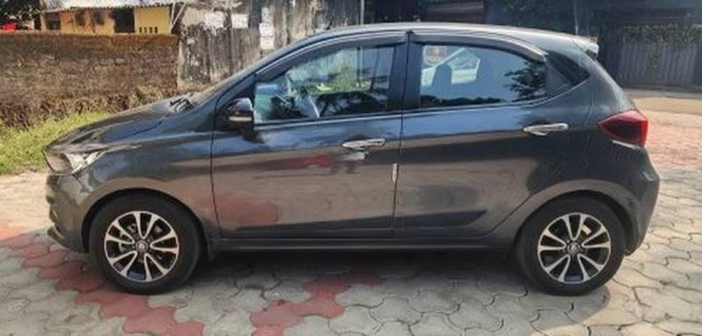 Second-hand 2024 Tata Tiago XT Option for sale in Srinagar-2