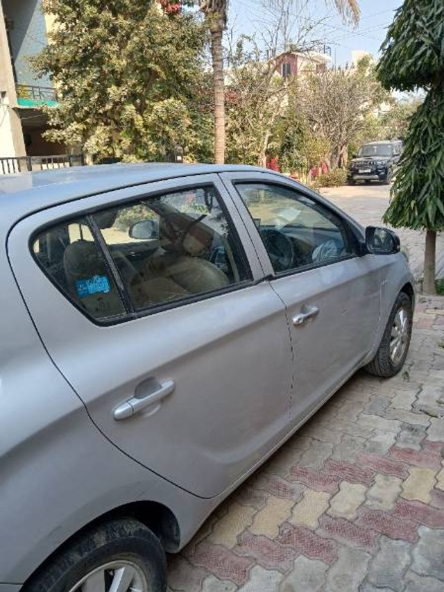 Second-hand 2013 Hyundai i20 Sportz 1.2 for sale in Satna-4