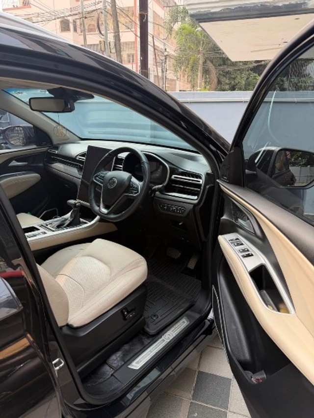 Second-hand 2024 MG Hector BlackStorm CVT 2024-2025 for sale in Vijayawada-7